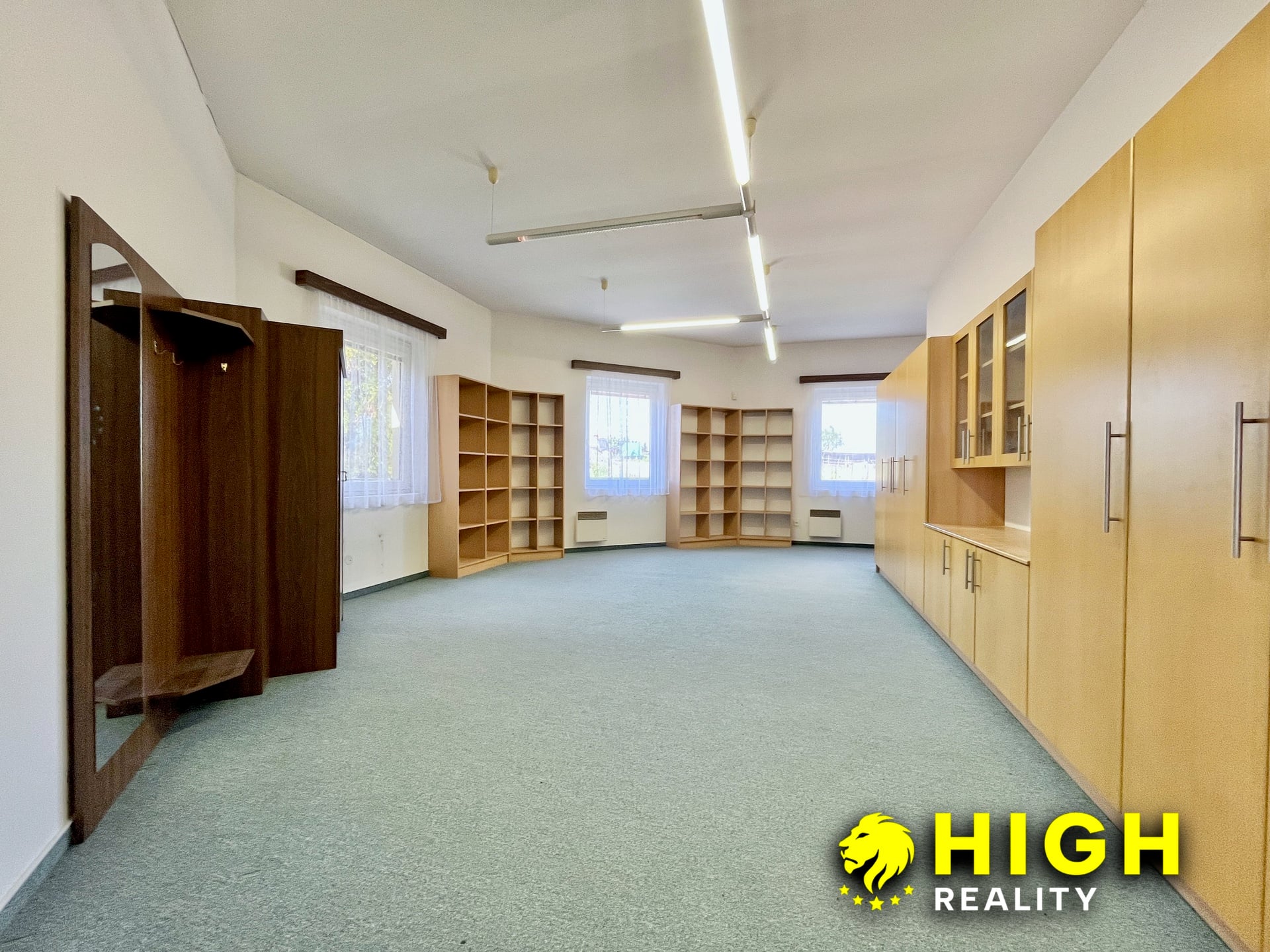 Komerční areál s vlastním zázemím a pozemkem 2 888 m² – Zruč u Plzně – foto 11