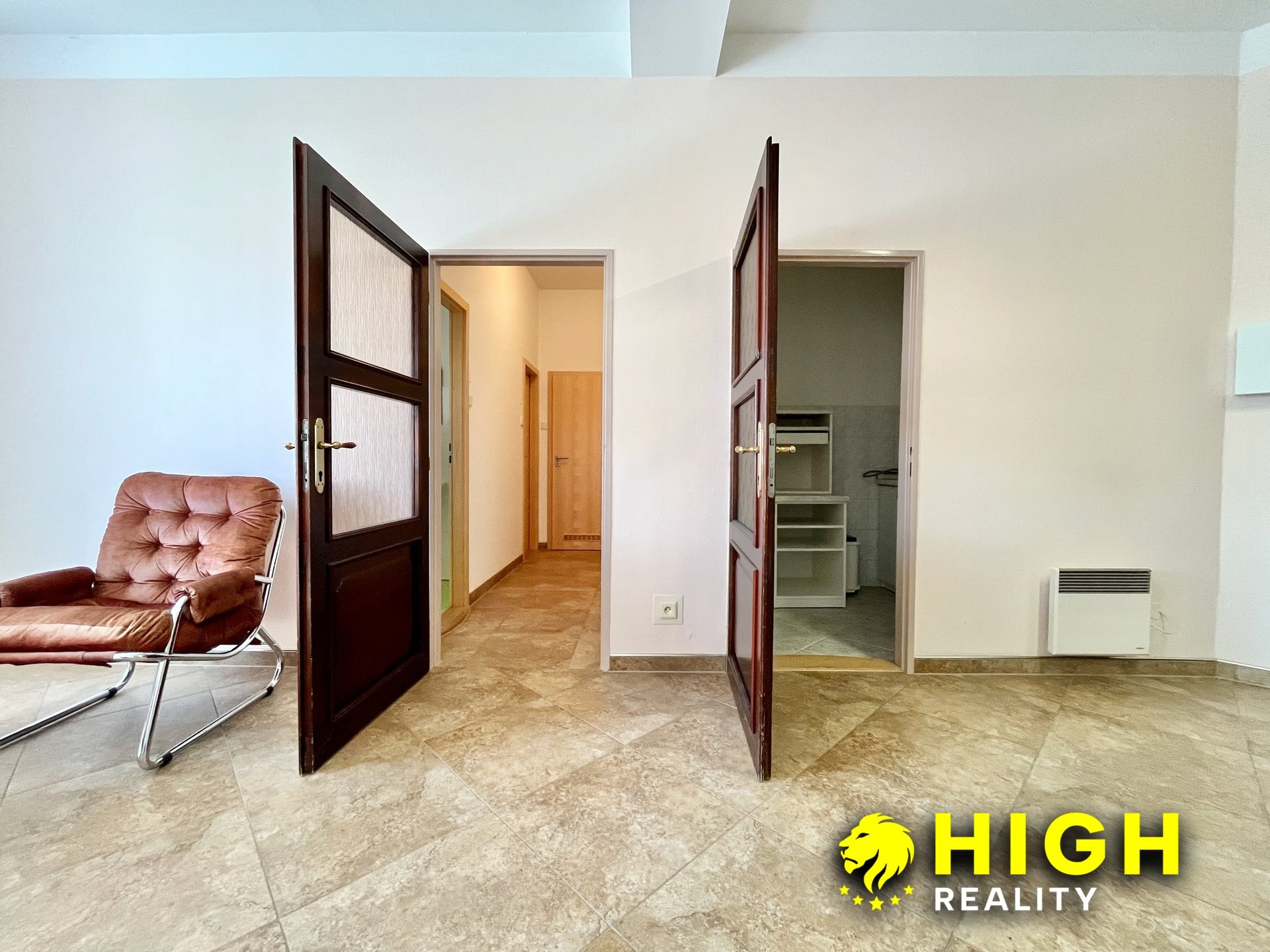 Komerční areál s vlastním zázemím a pozemkem 2 888 m² – Zruč u Plzně – foto 16